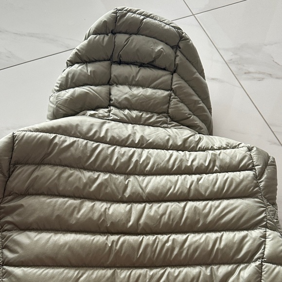 Aritzia Puffer Jacket - Picture 6 of 6
